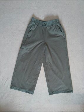 Athleta Triumph Hybrid wide-leg crop pants size XS